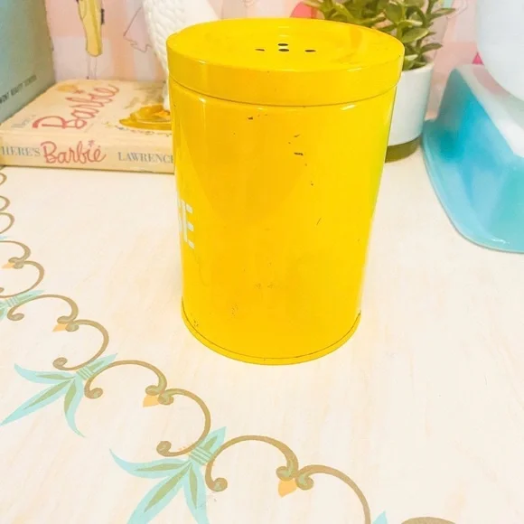 🧀SOLD🧀 Vintage Yellow Cheese Shaker Tin – 60s 70s Retro Kitchen • Metal Canister - Picture 4 of 8